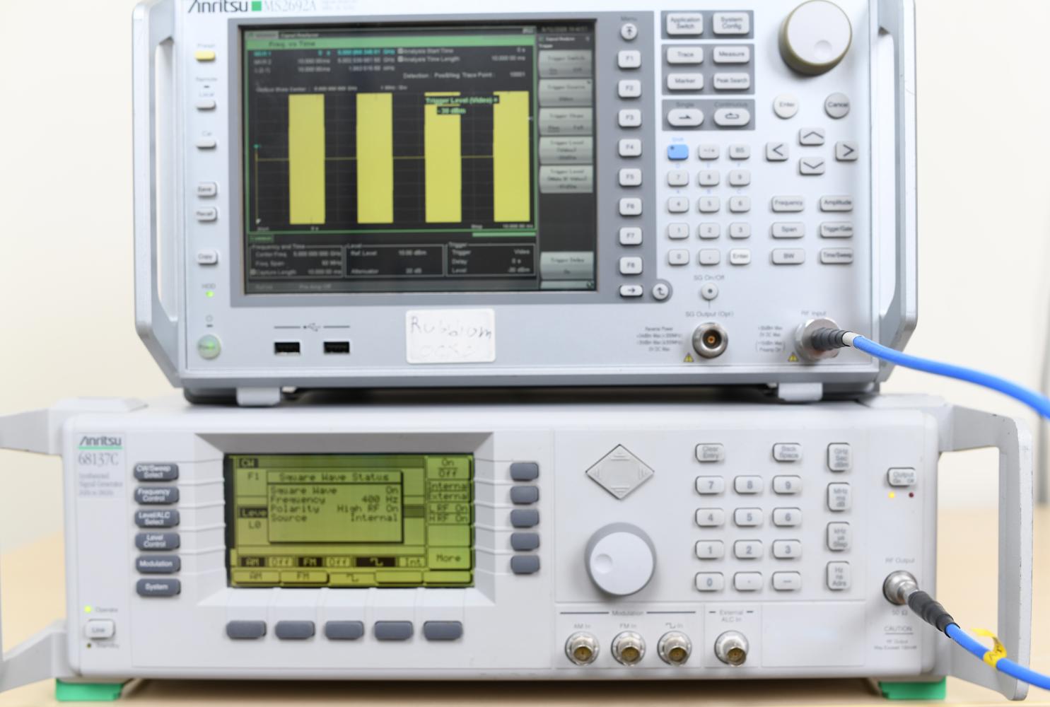 Генератор сигналов Anritsu 68137C